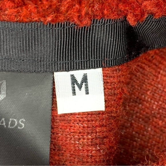 M Burgundy Red Faux Fur Sleeveless Vest Silver Thread Outerwear Medium Zip - Picture 6 of 10